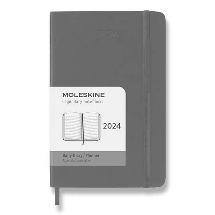 Główne zdjęcie produktu Diář Moleskine 2024 - měkké desky S, denní, výběr barev tm. zelený