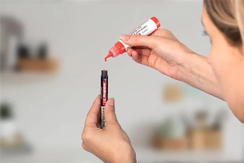 Główne zdjęcie produktu Lakový popisovač "51 EcoLine", červená, 1-2 mm, EDDING 4-51-002