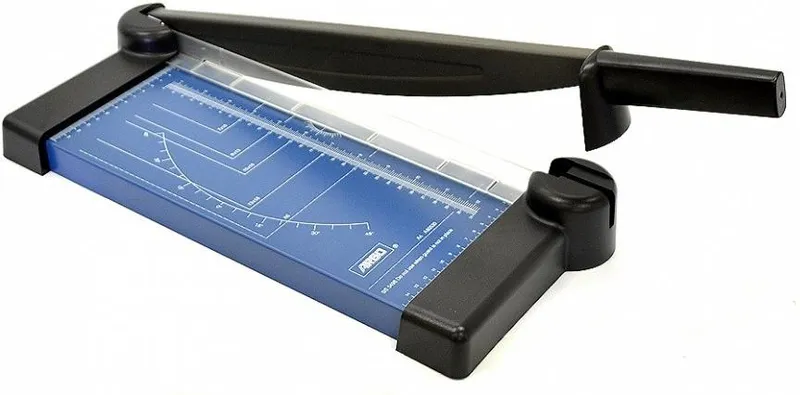 Główne zdjęcie produktu Kancelářská řezačka papíru AR 530 A4