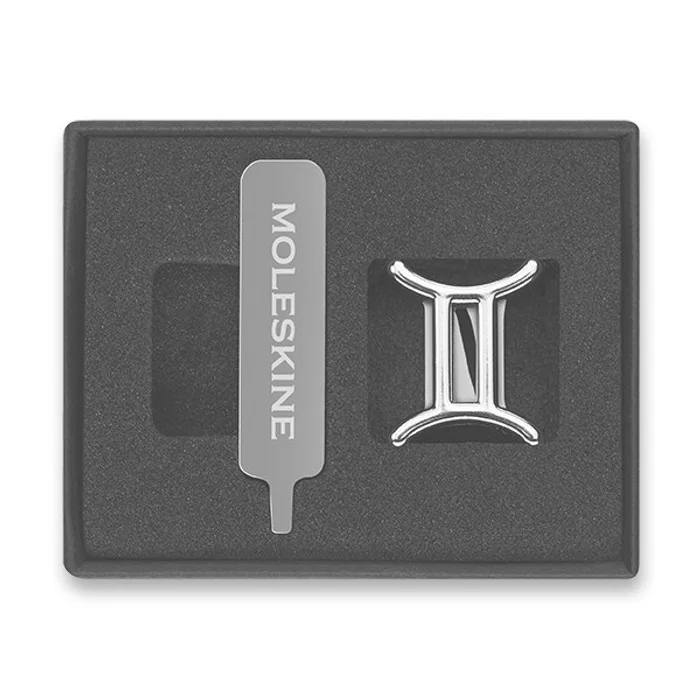 Główne zdjęcie produktu Ozdoba na zápisník Moleskine symboly zvěrokruhu Blíženci (22. 5. - 21. 6. )
