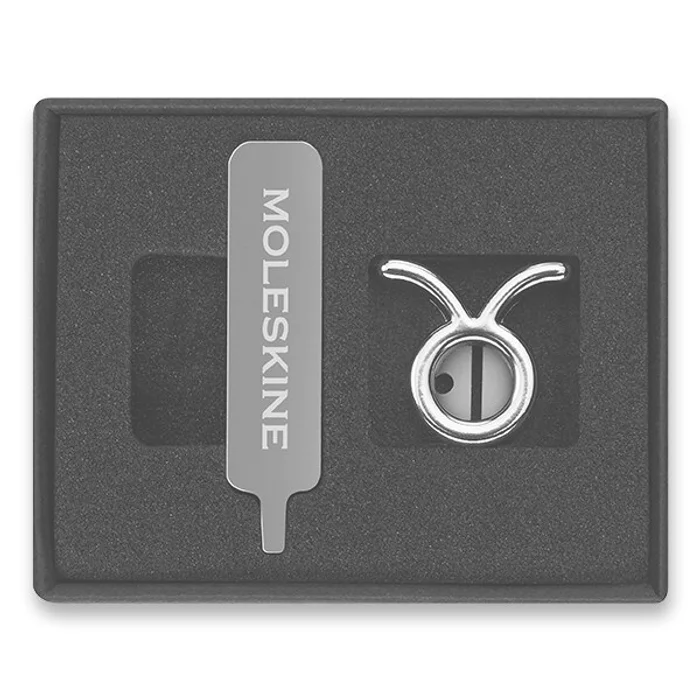 Główne zdjęcie produktu Ozdoba na zápisník Moleskine symboly zvěrokruhu Býk (21. 4. - 21. 5.)