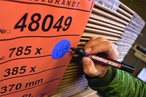 Marker permanentny ED 330, czerwony, 1-5mm, końcówka klinowa, EDDING