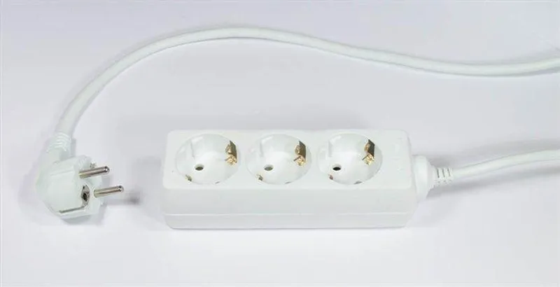 Główne zdjęcie produktu Prodlužovací kabel, 3 zásuvky, 1,5 m
