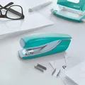 Całkowicie metalowy zszywacz biurkowy Leitz NeXXt WOW 5502, Ice blue
