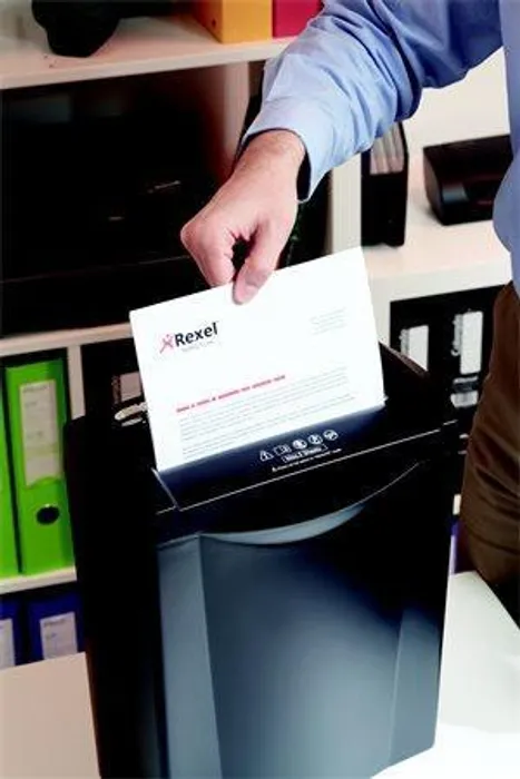 Główne zdjęcie produktu Skartovací stroj "Alpha C/C", křížový řez, 6 listů, REXEL
