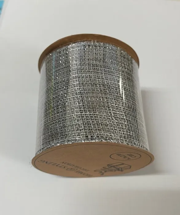 Główne zdjęcie produktu Stuha dekorační, šířka 63 mm - stříbrná [1 ks]