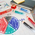 Następne zdjęcie produktu STABILO MARKsuchy marker na tablicę i flipchart - zestaw 4 szt. z temperówką i ściereczką
