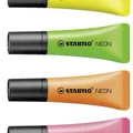 Następne zdjęcie produktu Rozświetlacz STABILO NEON - zestaw 8 szt. - 4 x żółty, 2 x zielony, 1 x pomarańczowy, 1 x różowy